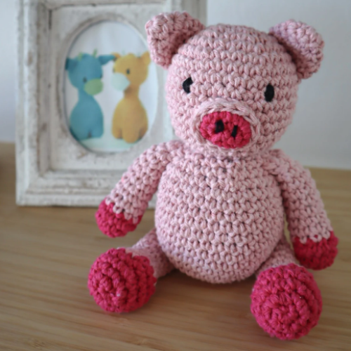 Hoooked Eco-Friendly Crochet Kit – Maggie the Piglet