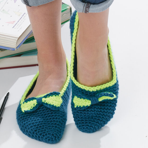 Caron - Free Downloadable Pattern - Crochet Bow Tie Slippers